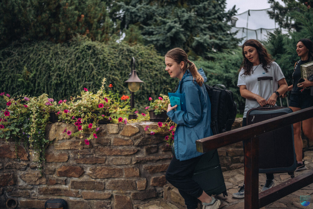Students arriving to campus.